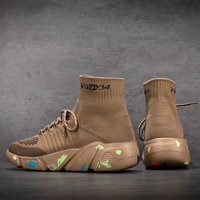Mode décontracté haut respirant maille chaussures pour hommes en gros léger respirant baskets hommes et femmes mi-haut chaussette chaussures