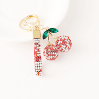 Magnifique porte-clés cerise 3D avec strass incrusté de feuilles vertes crochet en métal doré mode et style dessin animé