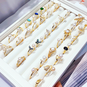 Perancang Busana Cincin Mutiara Dua Warna Berlapis Emas 18K untuk Wanita, Set Cincin Tumpuk Anti-Kusam, Perhiasan untuk Hari Jadi - Product Image 2