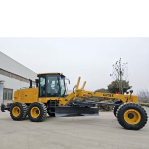 Machine de nivellement de terrain Grader GR165, réputée pour la construction de fonds de piste et de chaussées - Product Image 6