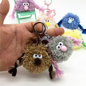 Porte-clés pendentif de sac à dos en peluche mignon style dessin animé, avec pompon et poupée à chignon tressé, cadeau - Product Image 4