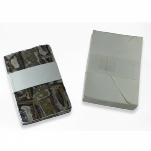 Nouvelles cartes imprimées offset mignonnes sur papier fait main, apparaissent peintes à la main avec des couleurs à l'eau, papeterie et cartes véritablement écologiques - Product Image 1