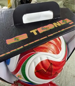 Pallone da <span class=keywords><strong>Calcio</strong></span> <span class=keywords><strong>di</strong></span> Alta Qualità per <span class=keywords><strong>la</strong></span> Coppa del Mondo 2026, Set Regalo Commemorativo, Conforme ai Materiali Utilizzati nelle Partite della Coppa del Mondo 2026 - Product Image 2