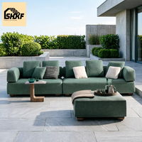 Ensemble de canapés modulaires incurvés modernes, fauteuil lounge en rotin tressé, table basse, tissu bouclé, accents en bois, pour villa, jardin, patio