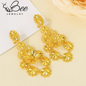 ชุดเครื่องประดับเจ้าสาวแบบดั้งเดิมของซาอุดีอาระเบีย ทอง 24K สร้อยคอรูปดอกไม้ขนาดใหญ่ ต่างหู ชุดเครื่องประดับสำหรับงานปาร์ตี้ของผู้หญิงชาวไนจีเรีย - Product Image 5