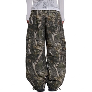 Pantalon cargo parachute de luxe camouflage Woodland pour homme, coupe oversize, avec plis aux genoux et six poches - Product Image 3