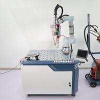 Mesin Las Laser Industri Otomatis 1500W Fiber Robot Arm Dual Head untuk Baja Tahan Karat Aluminium Baja Karbon