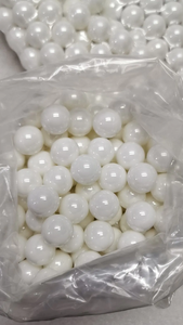 Piezas de cuentas de cerámica industriales ZrO2 de cerámica blanca Bolas de cerámica de zirconia de 2,5mm EUR y EE. UU. - Product Image 6