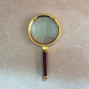 Lupa de mano de 60 mm con mango de madera, marco de metal y lente de vidrio para leer periódicos, uso para personas mayores - Product Image 2