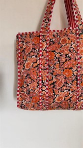 Sac fourre-tout réversible en coton matelassé, motif floral Kantha, grand sac à main écologique pour le shopping et les voyages - Product Image 4