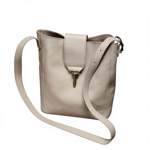 Pochette de luxe en cuir véritable durable BS INTERNATIONAL pour femme, fabriquée à la main, avec fermeture éclair, imperméable, pour voyage, 1L - Product Image 4
