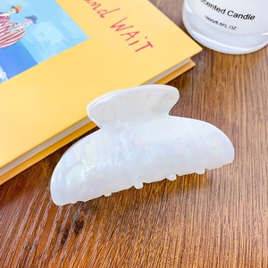 للبيع بالجملة أداة تصفيف الشعر من الأكريليك الأبيض وكبير المشبك ، ساحرة بلون واحد ، صغيرة الحجم ، مشابك الشعر ، أداة تصفيف الشعر - Product Image 3