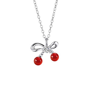 Collana con Ciliegia della Serie Summer Island dal Design Originale e di Tendenza, Catena Femminile in Acciaio Inossidabile per Clavicola, Ripostolato su Douyin Xiaohongshu - Product Image 1