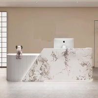 Bureau de réception en forme de L, en bois massif, moderne, minimaliste, avec panneaux cannelés, éclairage LED, écologique, durable, pour hôpital, supermarché