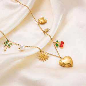 Collar con colgante de corazón chapado en oro de 18 quilates con dijes de perlas y circonitas para mujer, regalo, joyería, accesorio de moda - Product Image 4