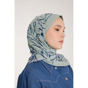 Écharpe en soie satinée Pure Tone, motif de feuilles de luxe, bleu marine, vert clair, design personnalisé, style long pour les fêtes, printemps/été - Product Image 1