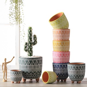 Pot de fleurs en céramique MSH avec fond plat et trépied motif géométrique pour le bureau - Product Image 1