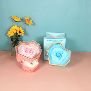 Mini Joyero para el Día de San Valentín con Flor de Jabón, Organizador Portátil para Anillos y Collares, Regalo para Novia - Product Image 3