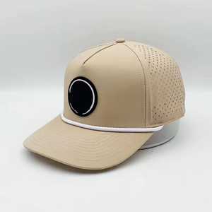 Gorras de 5 Paneles con Orificios Cortados a Láser, Impermeables, Unisex, Ajustables, 100% Acrílicas, con Parche de Goma con Logotipo, Venta al Por Mayor, Alta Calidad - Product Image 1