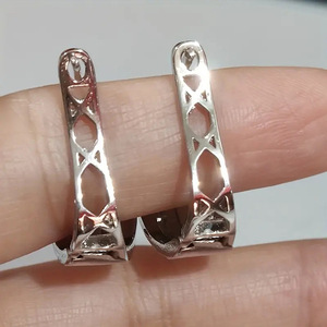 Orecchini a polsino minimalisti in metallo da donna, stile cool, gioielli alla moda, accessorio di design per l'uso quotidiano - Product Image 4