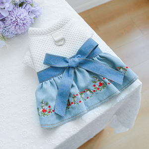 PETCIRCLE Ropa para Mascotas - Nueva Colección Otoño/Invierno: Falda Vaquera con Estampado Floral - Product Image 5