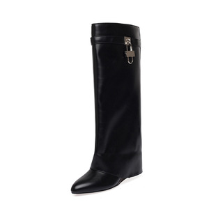 Bottes hautes Pointed Lock style européen et américain, bottines tendance, bottes Martin pour femme, bottes de jockey. - Product Image 1