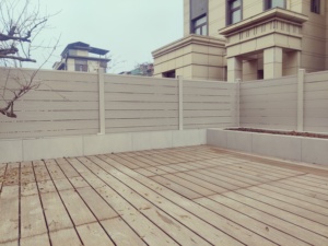 Recinzione Orizzontale in PVC con Doghe, Design Moderno Europeo, Altezza 1,8 m, Viti Nascoste, Facile Installazione, Garanzia 5 Anni, per Balcone - Product Image 6