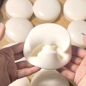 Jouet sensoriel anti-stress en silicone souple, forme gâteau au yaourt/pain, à récupération lente, matériau sûr, unisexe, cadeau d'anniversaire - Product Image 3