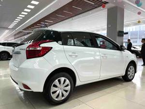 Voiture d'occasion haut de gamme avec conduite à gauche, <span class=keywords><strong>Toyota</strong></span> <span class=keywords><strong>Yaris</strong></span> Zhi Xuan 2015, 1.5L, édition de pointe, transmission automatique, couleur foncée, jantes R15, sièges en tissu - Product Image 4