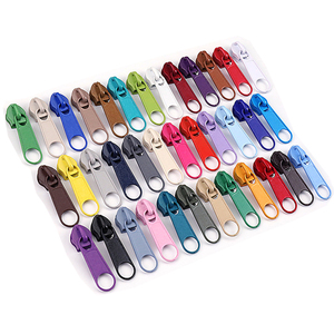 Deslizadores de cremallera de nailon elegantes con logotipo personalizado, tamaño 5 #8 #10 #, tirador de Metal con cabeza de cremallera, precio barato para bolsos, prendas hechas de latón, aleación de Zinc - Product Image 6