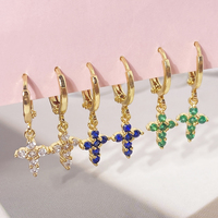 Pendientes de botón delicados de cobre chapado en oro de 18 quilates con circonita, diseño de trébol moderno, regalo para mujer para bodas y fiestas, hecho en China