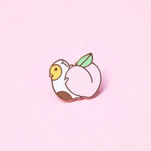 Épingle en émail or Rose personnalisée, épingle de revers dure et mignonne princesse pêche Fruit, vente en gros - Product Image 4