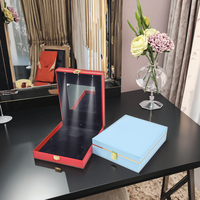 Fabricants d'usine Boîte à bijoux de luxe en cuir PU Emballage personnalisé Boîte à bijoux avec miroir et lumière LED avec pendentif de qualité supérieure