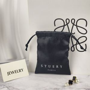 Sacs à cordon en satin de polyester recyclable, écologiques et luxueux, avec logo personnalisé imprimé en sérigraphie, pour la promotion, le rangement de perruques et les cadeaux - Product Image 2