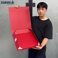 Boîte cadeau magnétique pliable personnalisée avec logo blanc sur fond rouge, boîte d'emballage rigide mate pliable pour vêtements et chaussures de mode