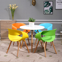 Chaise de salle à manger en plastique PP de haute qualité, style nordique, colorée, pour cuisine, événements et mariages