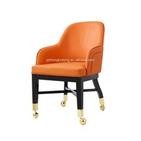 Chaises de jeu de casino confortables de luxe chaise de baccara VIP de logo de broderie avec des rouleaux pour l'usage de centre commercial de chambre à coucher de sous-sol de salle à manger
