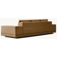 Canapé modulaire moderne à accoudoirs larges en tissu, structure en bois artisanal, coussins en mousse multi-densités, pour salon
