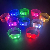 Bracelet lumineux LED clignotant pour fournitures de fête, bracelet LED personnalisé pour boîte de nuit, bracelet LED rechargeable
