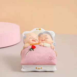 Estatuilla de pareja de ancianos, pareja de ancianos, <span class=keywords><strong>pastel</strong></span>, estatua de abuelos en miniatura - Product Image 3