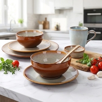 Service de vaisselle en céramique jaune coloré Collection de plats et assiettes gravés pour occasions de mariage
