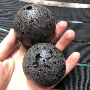 Nouveautés Cristaux de guérison en pierre volcanique Sphère Pierre de lave noire naturelle Boule de cristal pour la décoration de la maison - Product Image 6