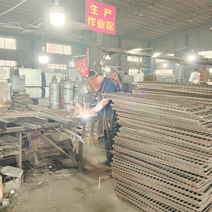 Dayanıklı Korozyon Önleyici Galvanizli Çelik Izgara Drenaj Izgarası, Yürüyüş Yolu Drenaj Sistemi Endüstriyel İnşaat Kullanımı için - Product Image 4