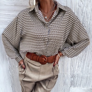 เสื้อเบลาส์ลองไลน์กระดุมแบบซ่อนได้มีปุ่มรับรองโดย GOTS และ TUV - Product Image 5