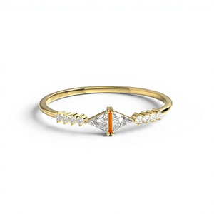 Anillo de Diamantes en Forma de Cometa Chapado en Oro de 18K, Anillo de Boda Apilable Delicado con Diseño Geométrico de Rombo y Media Eternidad, Joyería Fina - Product Image 1