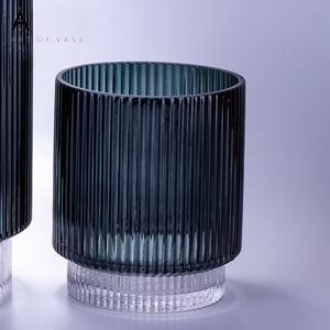 Vase droit rayé rétro et luxe léger - Product Image 6