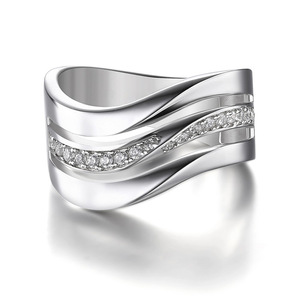 Anello a Tre Onde per Donne, Accessorio Minimalista e Alla Moda per Feste, Regalo - Product Image 2