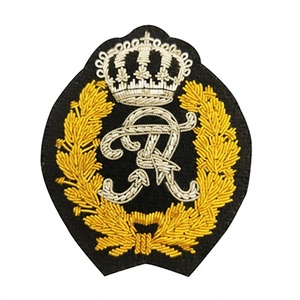 Badges en fil métallique de qualité supérieure, fabrication haut de gamme, avec épingle de sûreté, couleur personnalisée, taille personnalisée, matériau en cuir - Product Image 1
