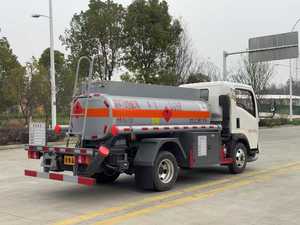 Populaire HOWO 4x2 2000 4000 Litre Réservoir de carburant Camion Euro 3 Réservoir diesel en acier 110HP <span class=keywords><strong>Citerne</strong></span> de carburant Camion <span class=keywords><strong>Citerne</strong></span> - Product Image 2