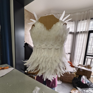Funtoys人気ゴールドホワイトフェザー翼<span class=keywords><strong>DIY</strong></span>カラーパフォーマンスコスプレ大人用結婚式写真やその他のイベント - Product Image 1